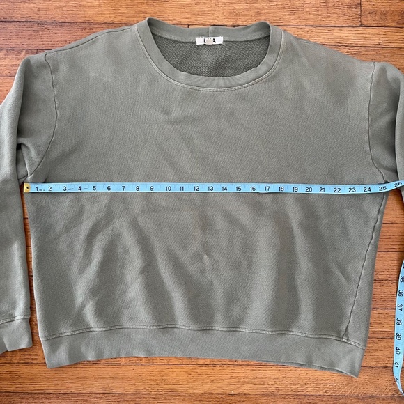 LNA Cropped Olive Green Long Sleeve Sweatshirt Size Medium Soft Neutral - Picture 4 of 5